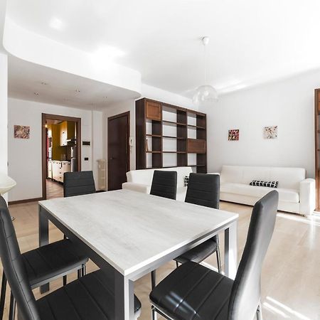 Cenisio M5 Lovely Apartment - With Balcony! Milan Exterior photo