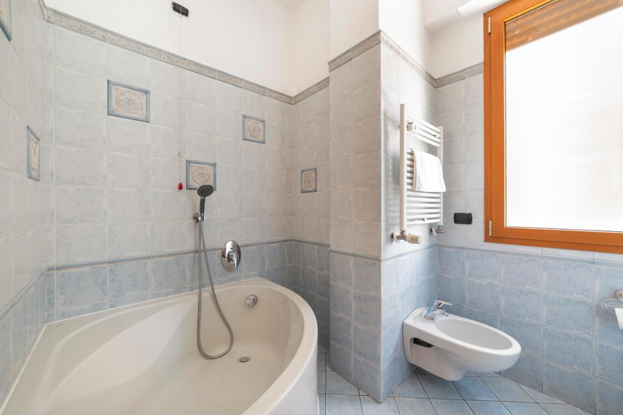 Cenisio M5 Lovely Apartment - With Balcony! Milan Exterior photo