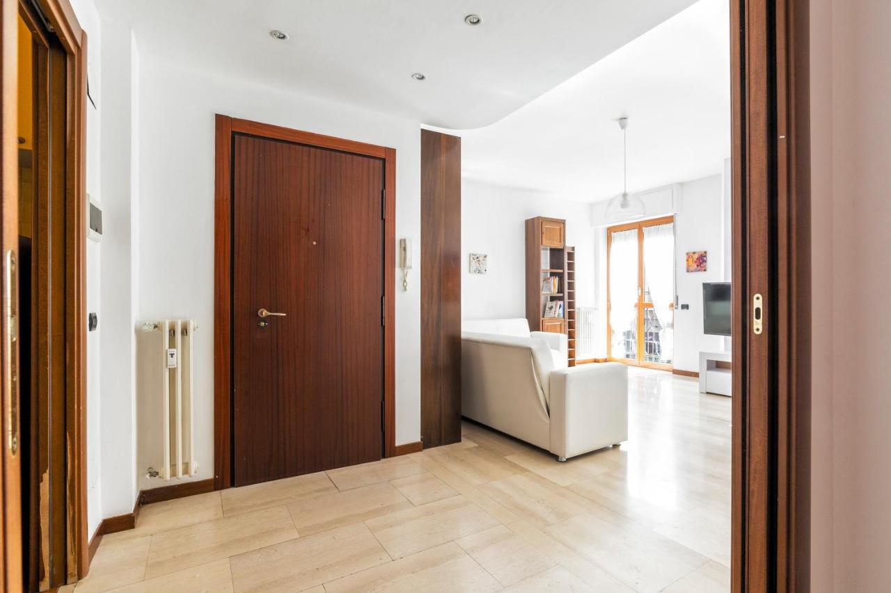 Cenisio M5 Lovely Apartment - With Balcony! Milan Exterior photo