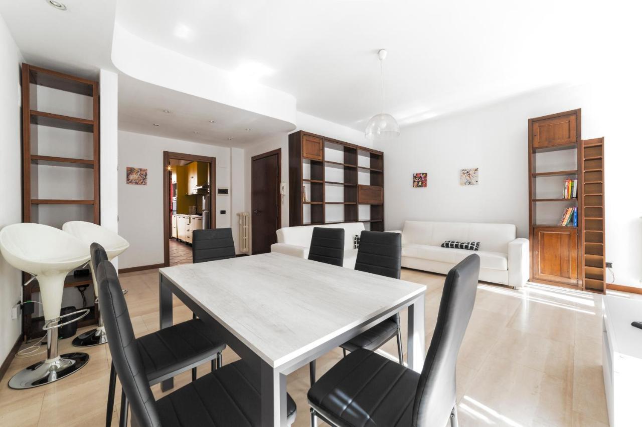 Cenisio M5 Lovely Apartment - With Balcony! Milan Exterior photo